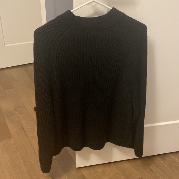 Black sweater with gold buttons - Picture 4 of 4